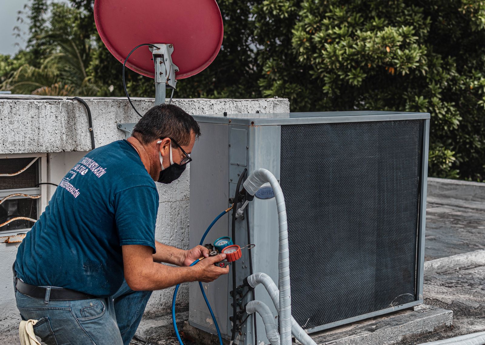 HVAC SEO: technician servicing an outdoor AC unit